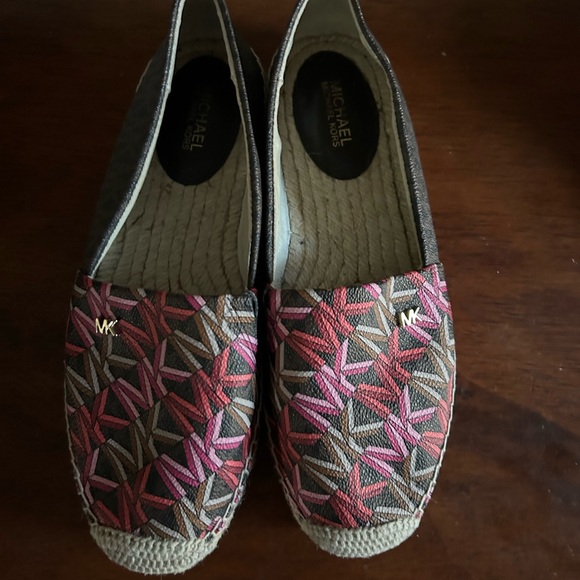 Michael Kors Logo Espadrille Flats - Picture 4 of 7